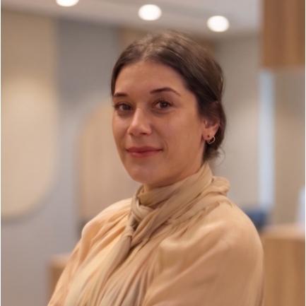 Thais Alves Pinto, Immigration Lawyer